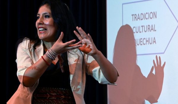 Es la primera vez en 500 años: Roxana Quispe marca un hito al defender su tesis doctoral en la lengua de los incas