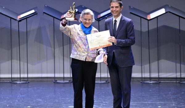 La escritora María López Vigil recibe el Premio Cervantes Chico Iberoamericano 2019