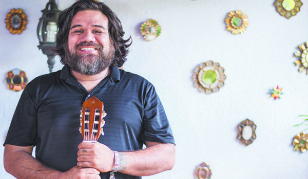 Mario Ruiz en concierto benéfico. «Es el sonido de la solidaridad», dice