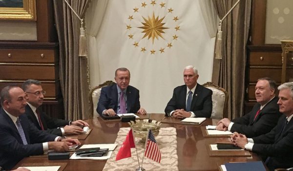 Estados Unidos y Turquía acuerdan un alto al fuego en Siria