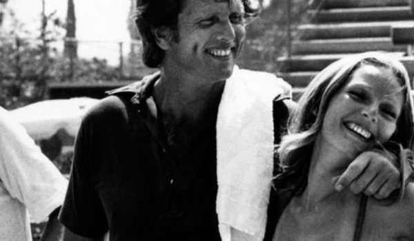 Tarzán: el hijo de Ron Ely, protagonista de la célebre serie de TV, mata a su madre a puñaladas y es abatido por la policía