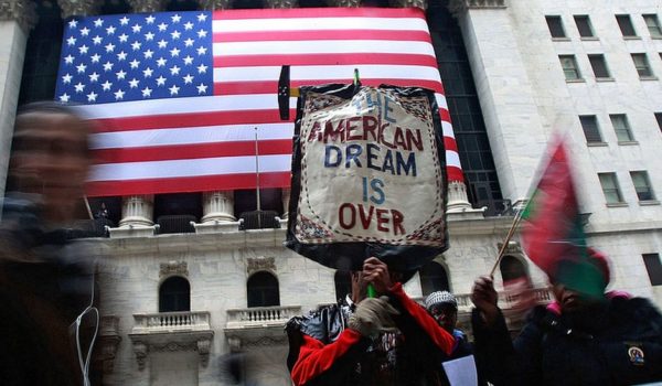 «El sueño americano es una farsa»: qué es la «trampa de la meritocracia» (y cómo afecta tanto a pobres como a ricos en Estados Unidos)