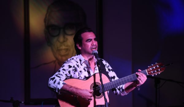 El cantautor Juan Solórzano sigue luchando contra la covid-19