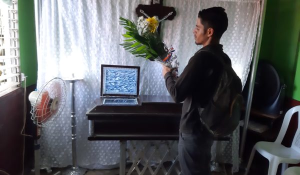 Conductor en estado de ebriedad mata a una niña de tres años que esperaba el bus para ir su casa junto a su mamá