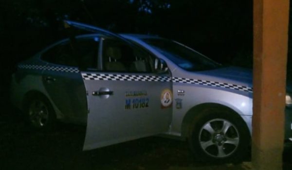 Delincuentes le roban vehículo a taxista a punta de puñal en Managua