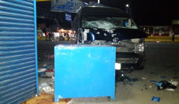 Microbús atropella a ciudadano y causa daños a algunos tramos  en el Roberto Huembes