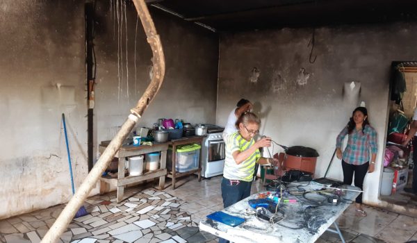 Incendio consume sala y cocina en una vivienda en el barrio Camilo Ortega