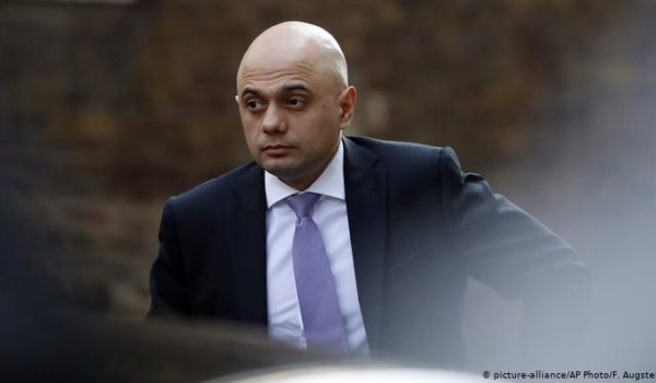 Renuncia sorpresivamente el ministro británico de Finanzas