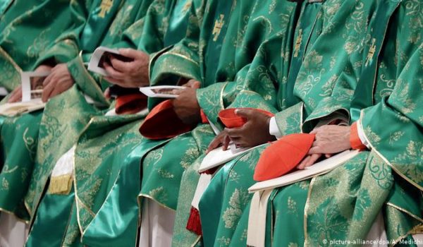 El Papa evita pronunciarse sobre posibilidad de ordenar sacerdotes a hombres casados