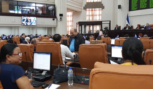 Diputados orteguistas aprueban iniciativa de la dictadura para crear cuatro empresas estatales que controlarán negocio del combustible