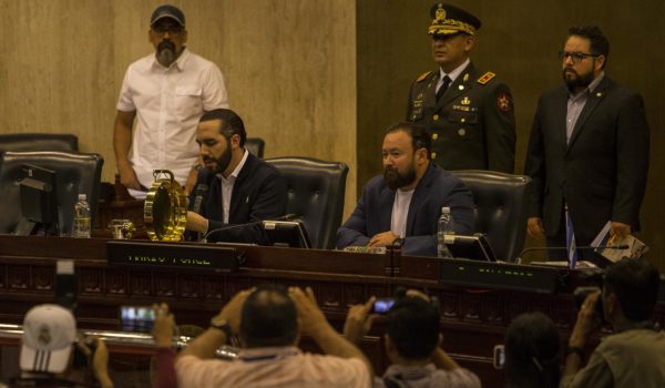 ¿En qué consiste el préstamo que Nayib Bukele quiere que la Asamblea apruebe y por el que militarizó el parlamento?