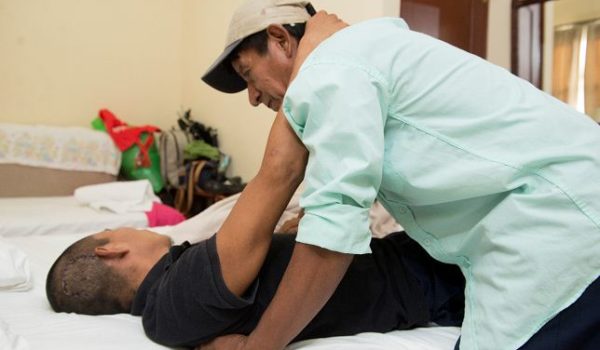 Mandan a su casa al sobreviviente de la masacre de Bosawas, pero sigue con la mitad del cuerpo paralizada