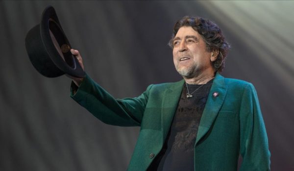 Operan a Joaquín Sabina por un derrame cerebral después de caerse en un concierto