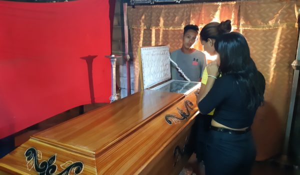 Sujeto buscaba a su esposa para asesinarla y terminó macheteando hasta la muerte a un anciano