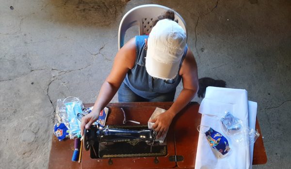 Esta es la nueva forma que han encontrado costureras y sastres para obtener ingresos