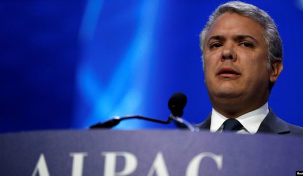 Duque da negativo a coronavirus luego de presunta exposición