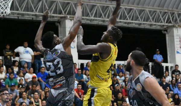 Bartel López: 16 puntos, 18 rebotes y seis tapones en su debut con Metapán