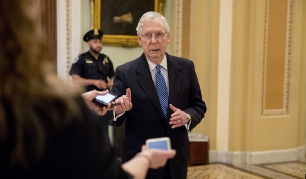 EE.UU.: Legisladores compiten para ayudar a economía golpeada por coronavirus