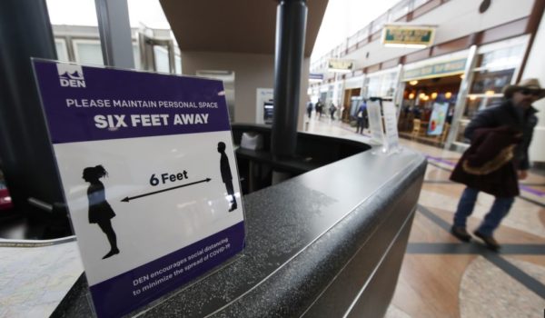 Aerolíneas estadounidenses cancelan miles de vuelos. Están al borde del colapso