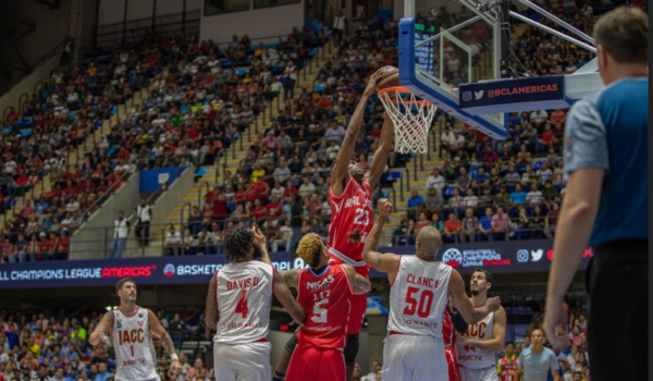 Así vive el gigante pinolero Barthel López en El Salvador ante la pandemia del coronavirus