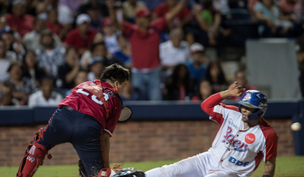 Al Bóer no le bastó con dos jonrones para ganar, León sigue perdiendo y Chinandega se sostuvo en el liderato