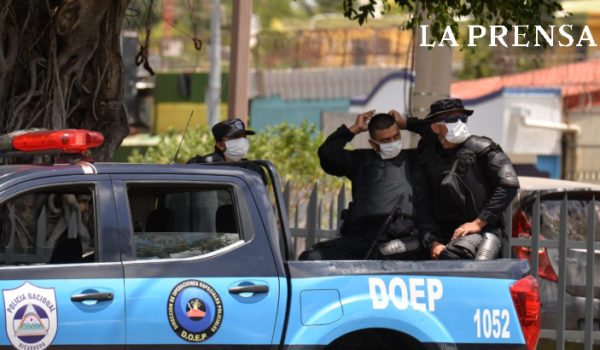 Imágenes | Régimen orteguista manda a los policías protegidos con mascarillas a las calles