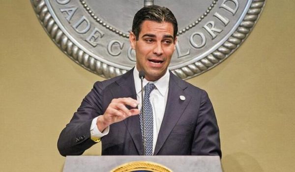 Miami entra en confinamiento obligatorio para contener la pandemia del Covid-19