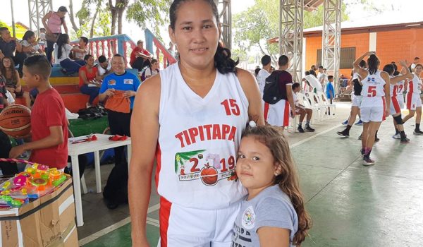 Entrenadora, jugadora de baloncesto, madre de familia y Licenciada en Comunicación, así es Katia Contreras