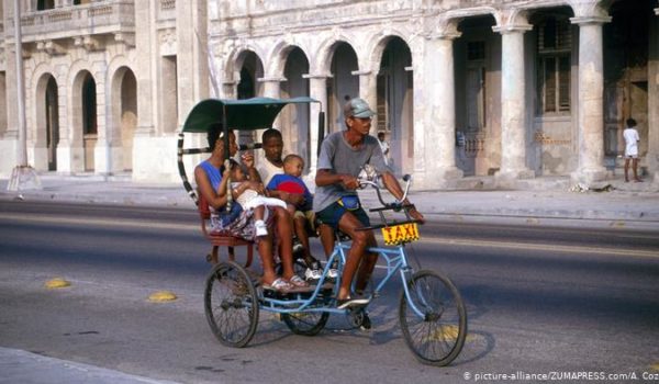 Cuba paraliza transporte público y cierra grandes comercios por coronavirus