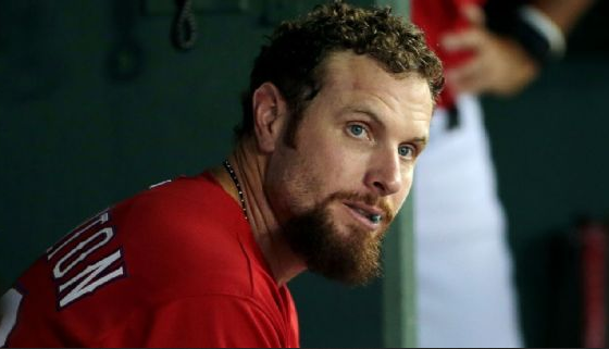 Acusan a Josh Hamilton de delito grave de lesiones por golpear a su hija