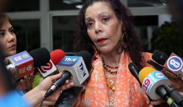 El vacío de poder que Rosario Murillo intenta llenar con llamadas telefónicas