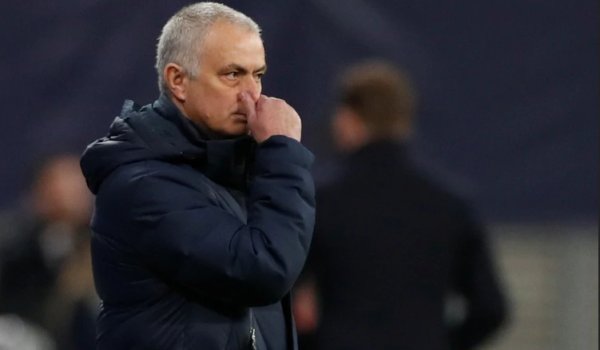 José Mourinho reconoce su error tras entrenar en un parque con varios jugadores en plena cuarentena