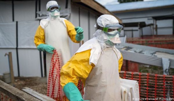 Nuevo caso de ébola a tres días de que se declarara el fin oficial de la epidemia