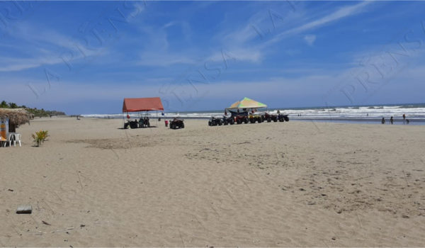 Imágenes | Así lucieron las playas y los negocios este Viernes Santo