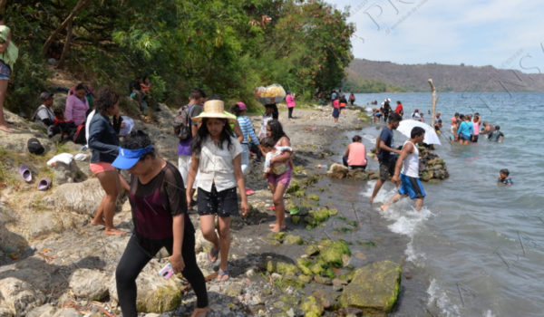 Imágenes | Pocos veraneantes en la Laguna de Apoyo, Xiloá y Granada