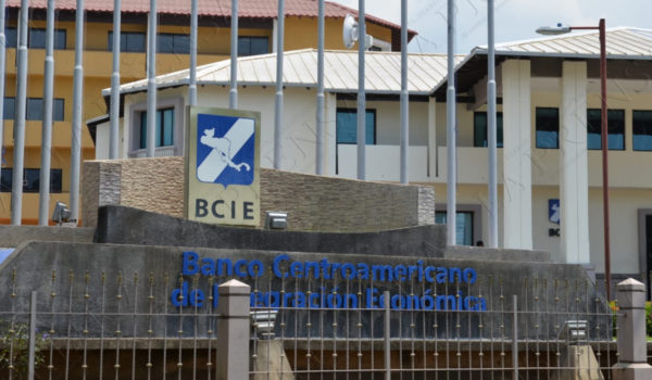 Fallecen dos altos funcionarios del régimen en el BCIE y el Ministerio de Hacienda por problemas respiratorios, confirman fuentes empresariales