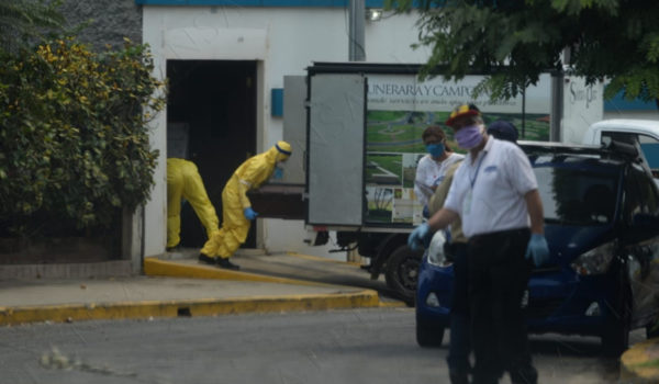 Los escenarios en los hospitales de Managua: entre el retiro de cadáveres y la angustia de los familiares que esperan información
