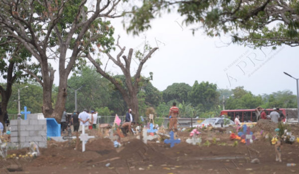 Continúan excavaciones de tumbas en cementerio Caminos del Cielo en Managua