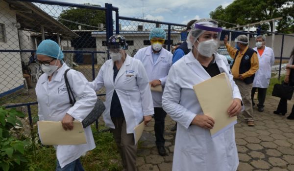 Médicos despedidos por el régimen orteguista denuncian acoso en las audiencias judiciales