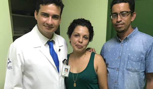 Régimen despide a pionero en tratamiento del cáncer de hígado y el médico se entera a través de Facebook