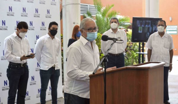 Luis Fley firma compromiso en pro de la unidad opositora contra la dictadura de Ortega