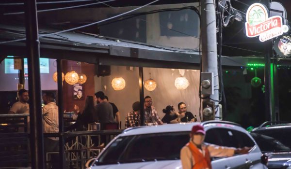 Los seis factores de riesgo que ignoran los jóvenes ante el Covid-19