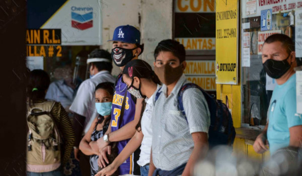 Médicos independientes reportan una baja en la atención en líneas telefónicas pero advierten que la pandemia no está controlada