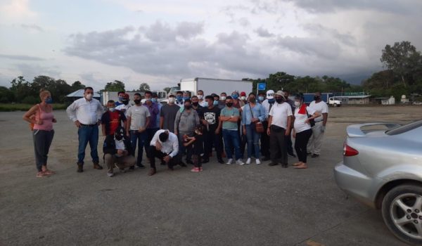 Nicaragüenses varados en Guatemala esperan que les realicen pruebas de Covid-19 para seguir su viaje a casa