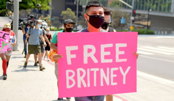 Britney Spears «se opone fuertemente» a que su padre sea su único curador