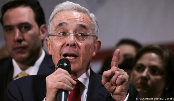 Expresidente colombiano Álvaro Uribe da positivo por coronavirus