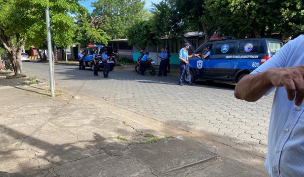 Armados roban camioneta a ingeniero en el barrio San Judas