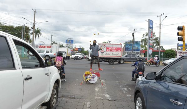 Rostros del trabajo informal que todos los días enfrentan al Covid-19 en las calles para poder comer