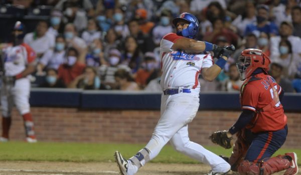 Los aficionados se mantienen en los estadios a pesar del nuevo rebrote de Covid-19, según el Observatorio Ciudadano