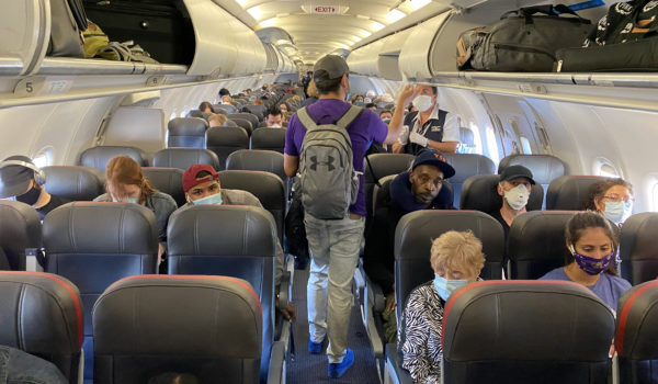 Un estudio «tranquilizador» sobre riesgos de transmisión del coronavirus en el avión